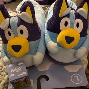 Bluey’s kids  3-D slippers L and Bluey collectible set.NWT